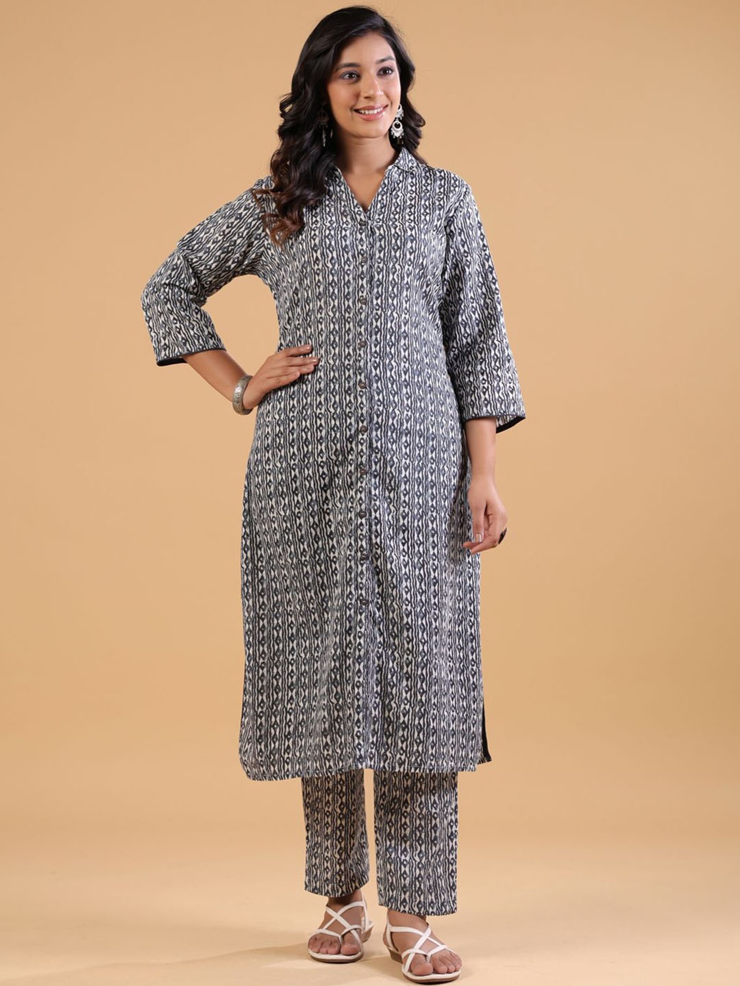 

SAVI Shirt Collar Geometric Printed Pure Cotton Straight Kurta with Trousers, Grey