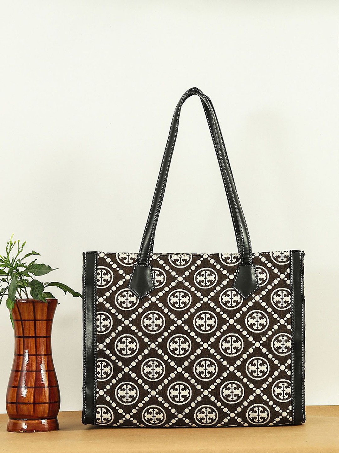 

Bagsy Malone Women Printed Swagger Tote Bag, Black