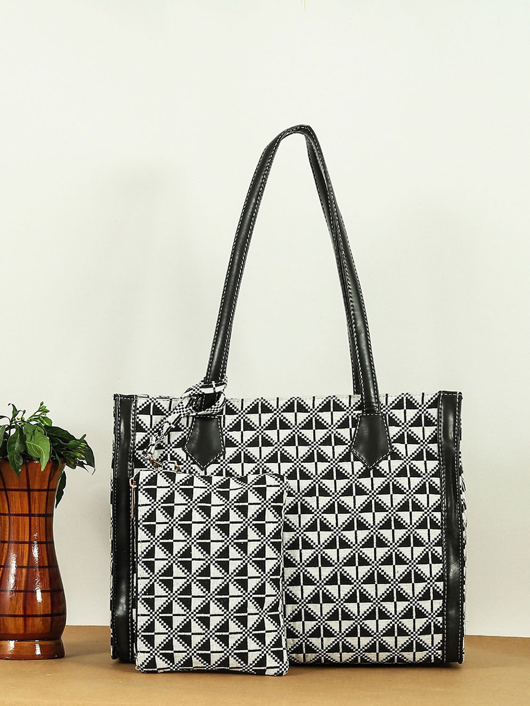 

Bagsy Malone Women Geometric Printed Swagger Tote Bag, Black