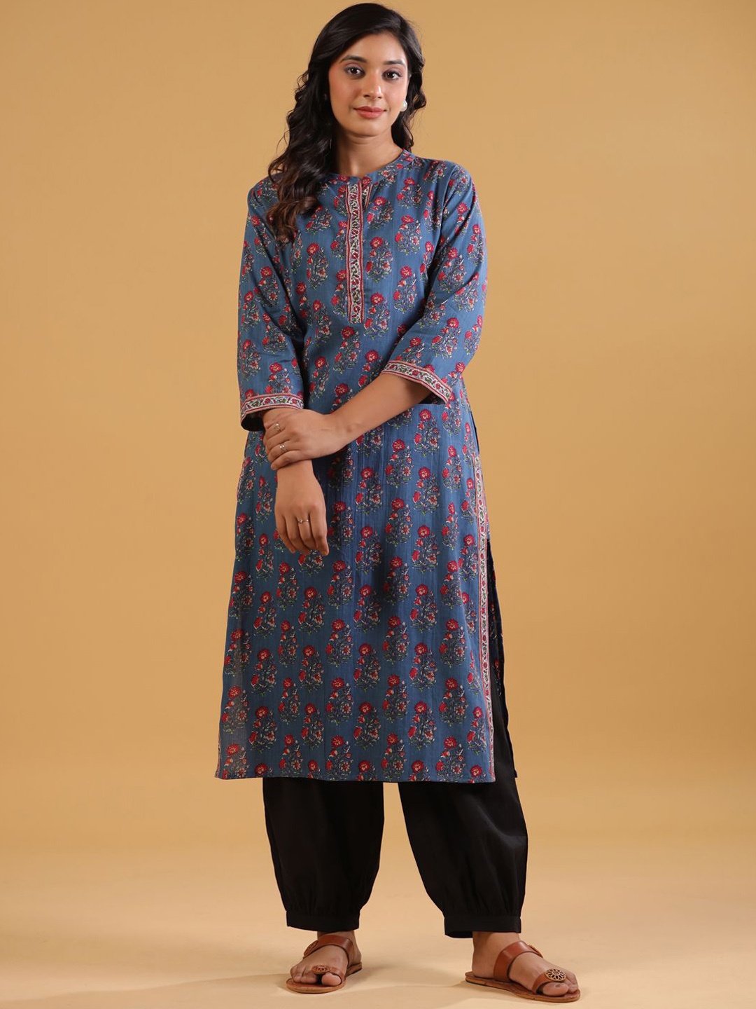 

SAVI Floral Mandarin Collar Cotton Straight Kurta, Blue