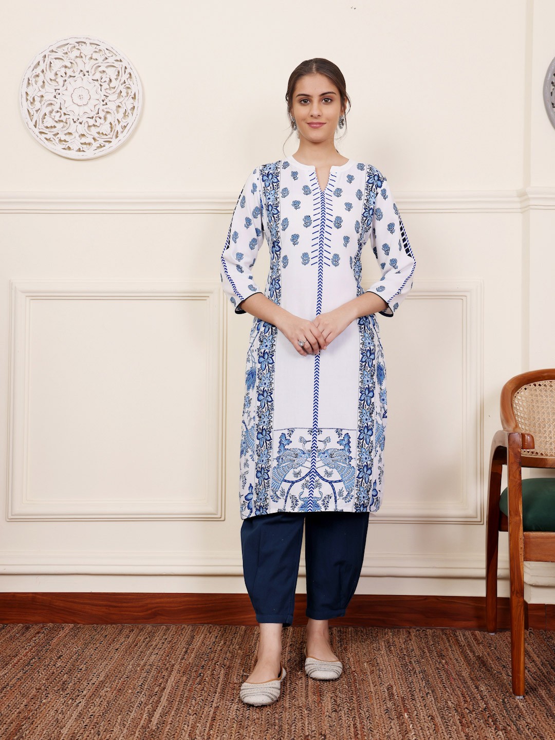 

SAVI Floral Printed Notch Neck Straight Kurta, White