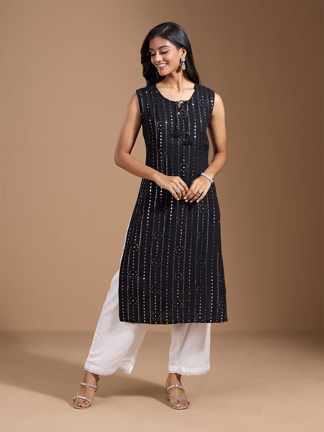 

Sangria Embroidered Straight Kurta, Black