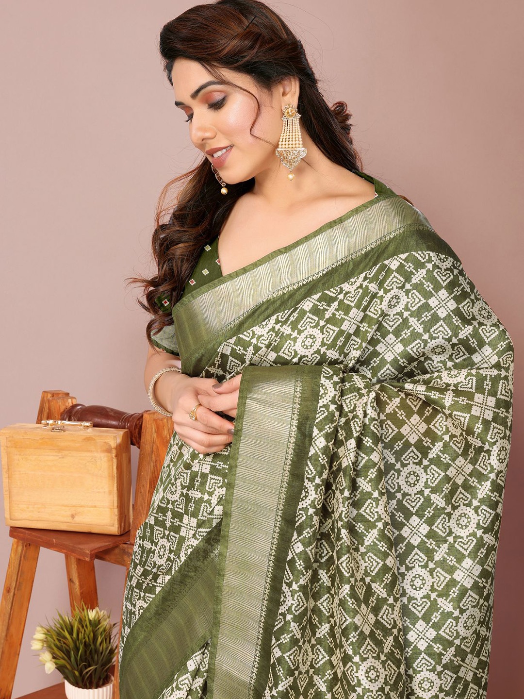 

KALINI Ethnic Motifs Printed Zari Ikat Saree, Green