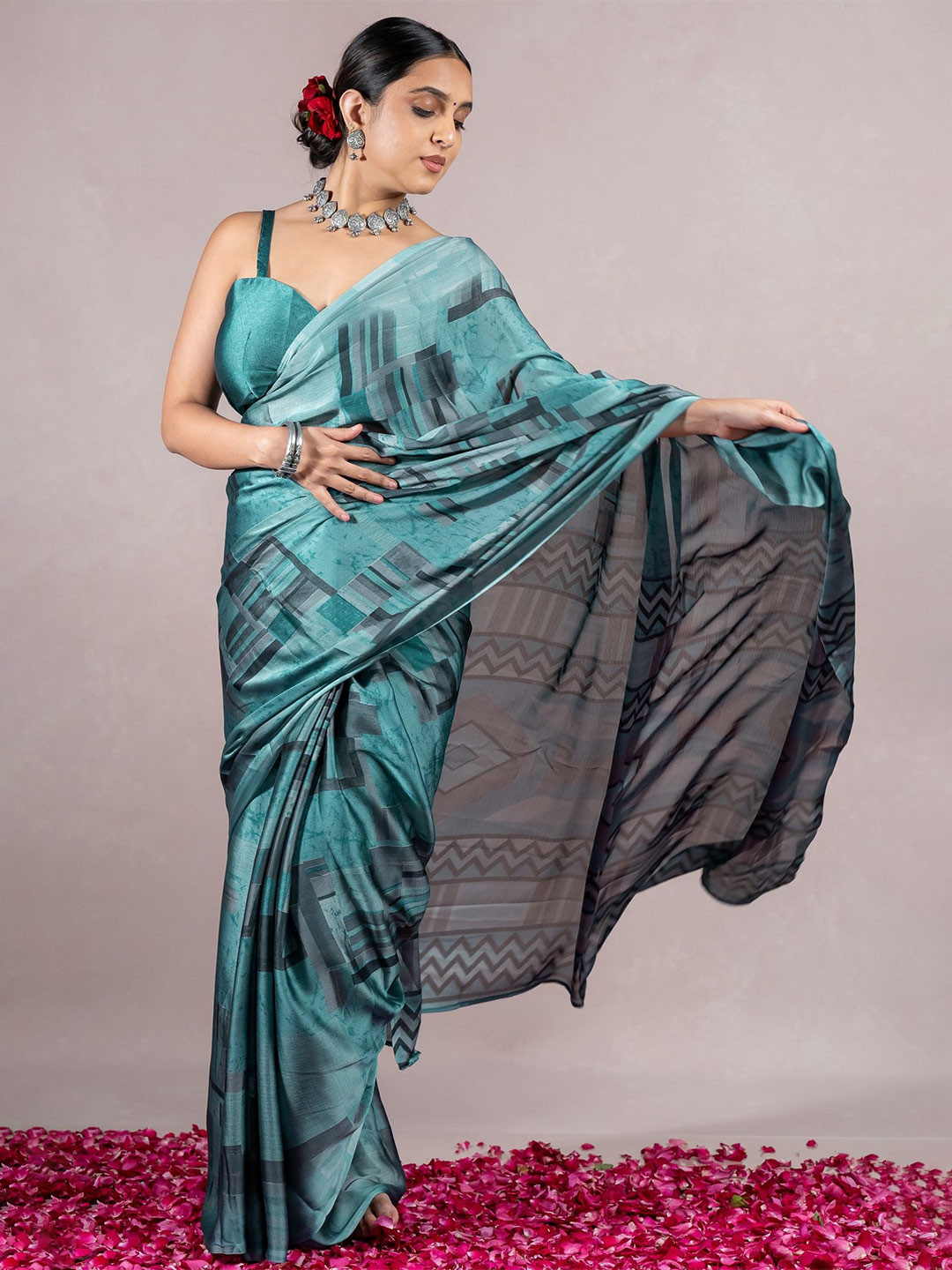 

KALINI Geometric Printed Saree, Blue
