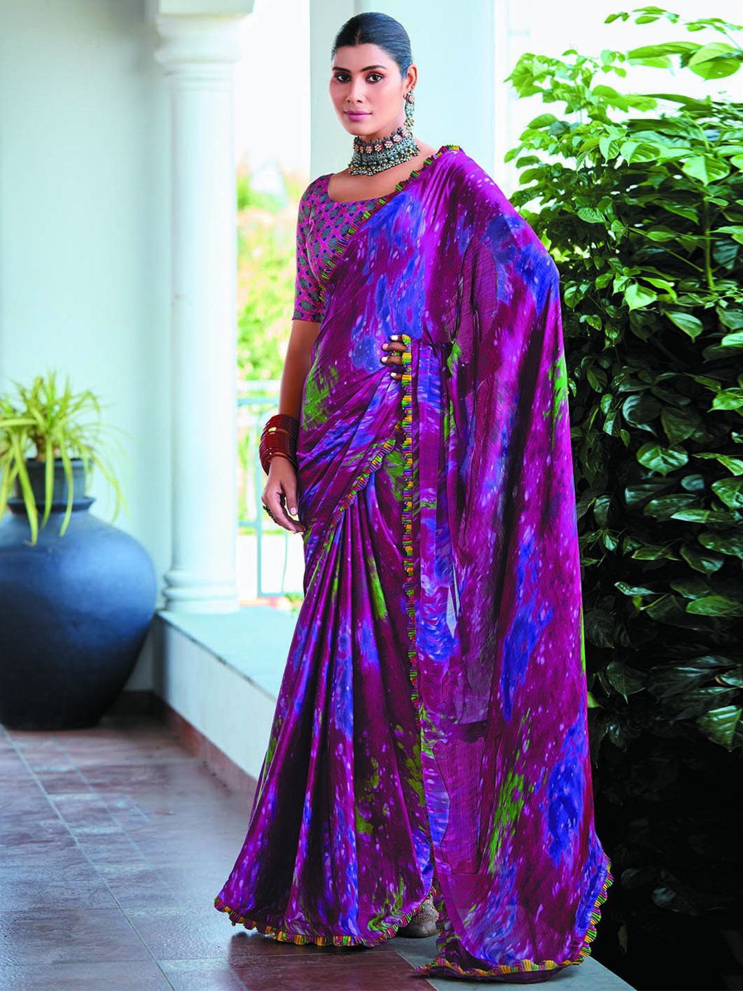 

Panzora Abstract Printed Satin Saree, Pink