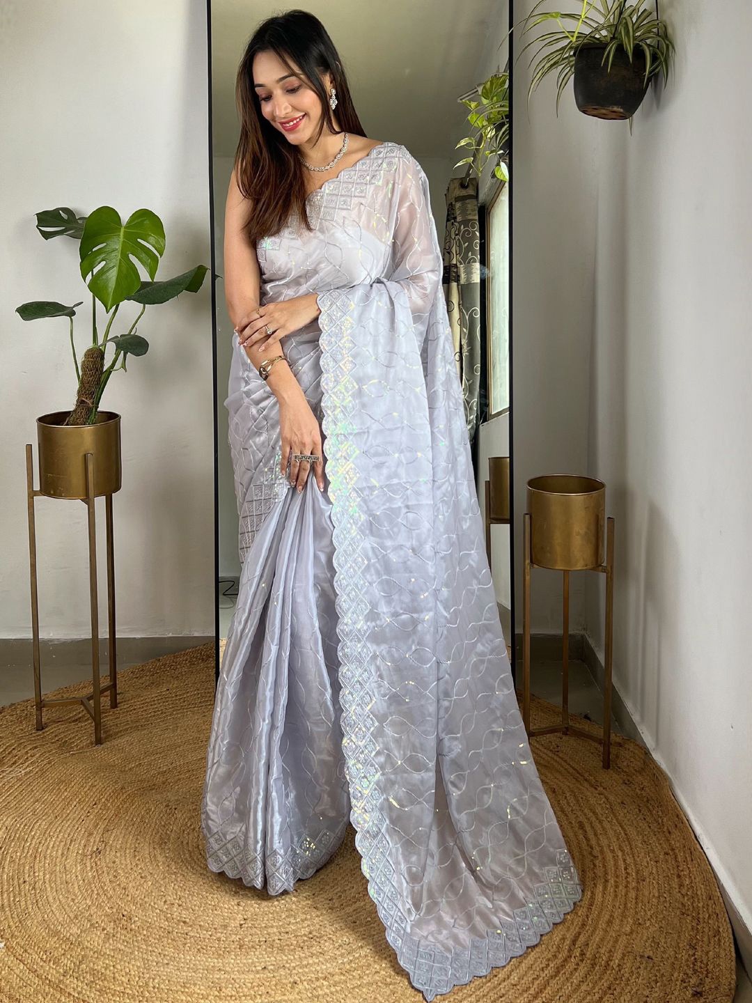 

Panzora Embroidered Sequinned Saree, Grey