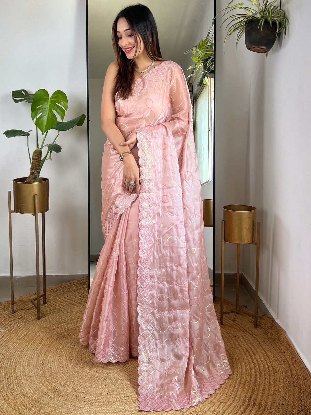 

Panzora Embellished Sequinned Saree, Peach