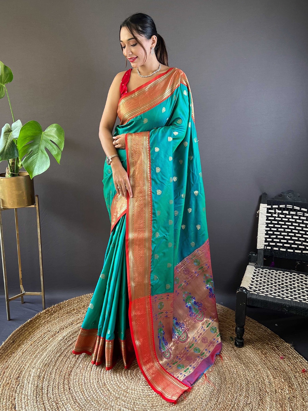 

Panzora Ethnic Motifs Woven Design Embroidered Paithani Saree, Green