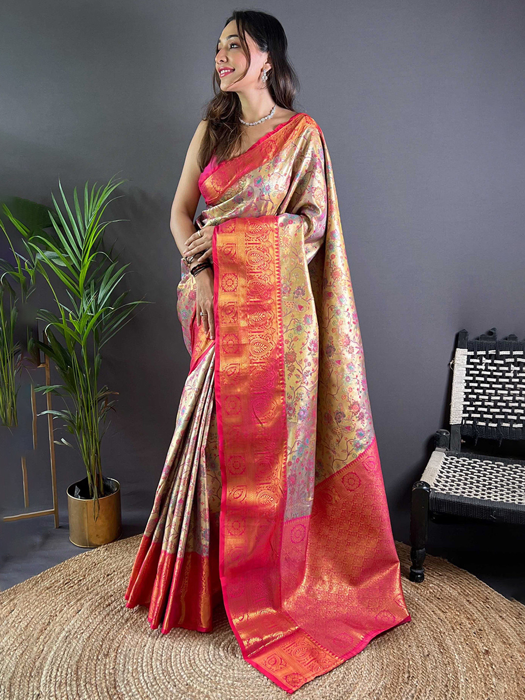 

Panzora Floral Woven Design Zari Saree, Pink