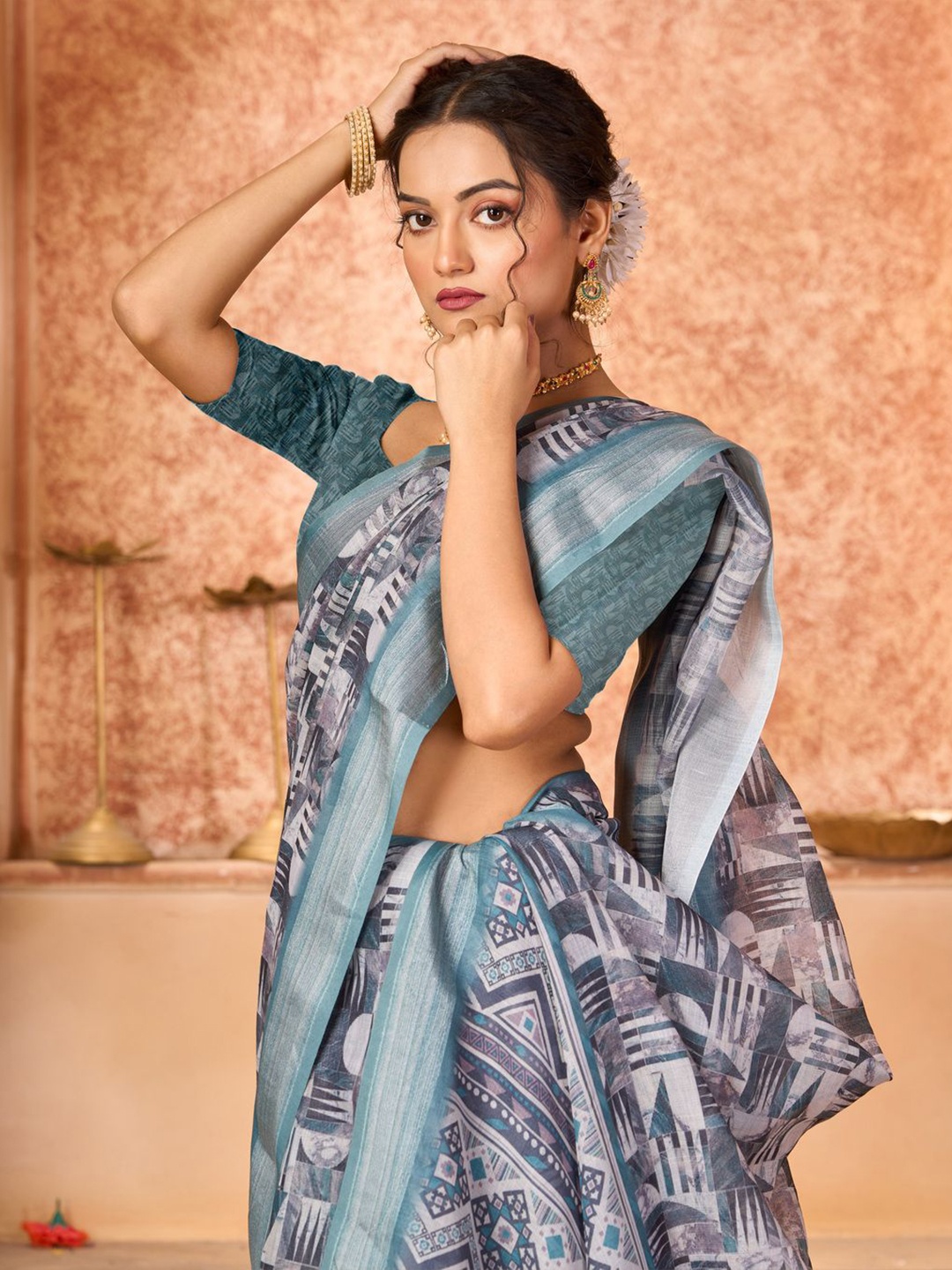 

Mitera Geometric Printed Zari Saree, Grey