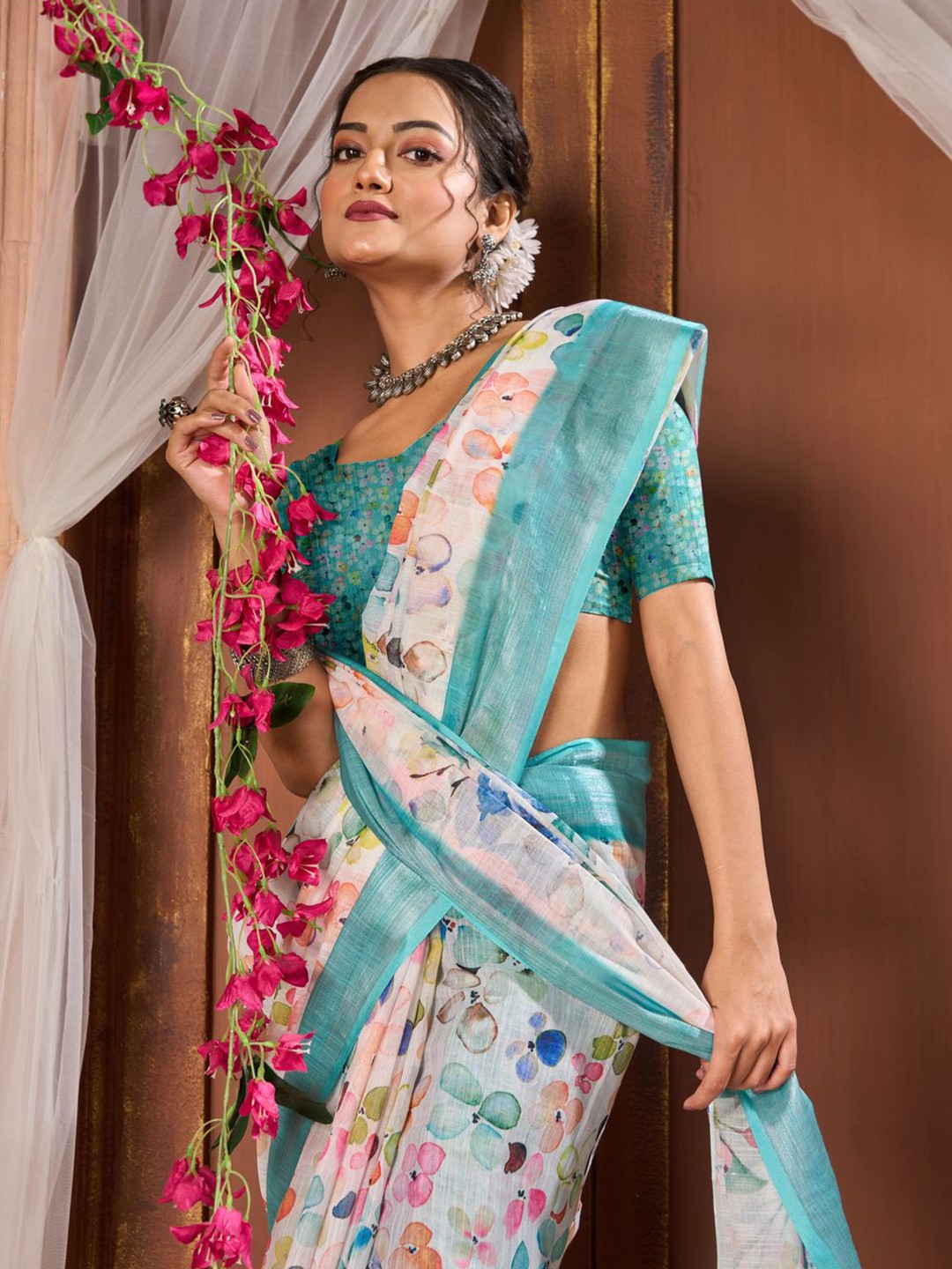 

Mitera Abstract Printed Saree, White
