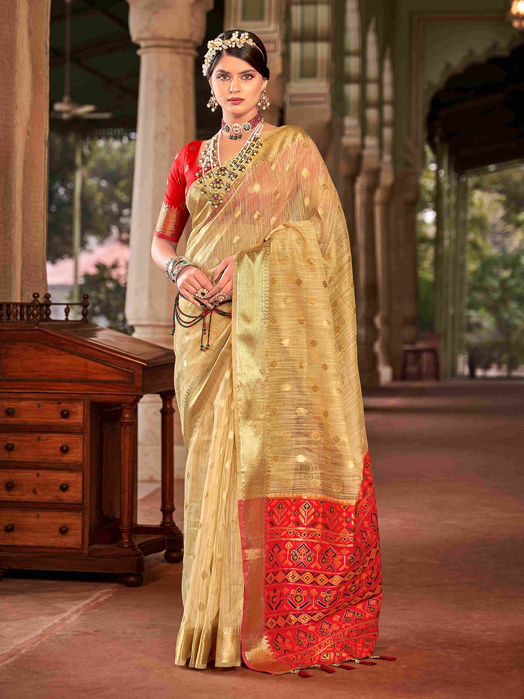 

HEER FASHION Woven Design Zari Sarees, Cream