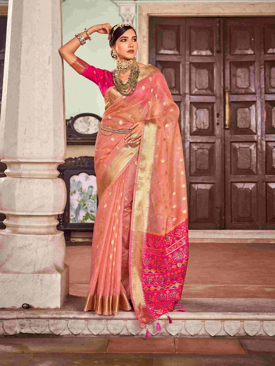 

HEER FASHION Woven Design Sarees With Patola Design Pallu, Pink