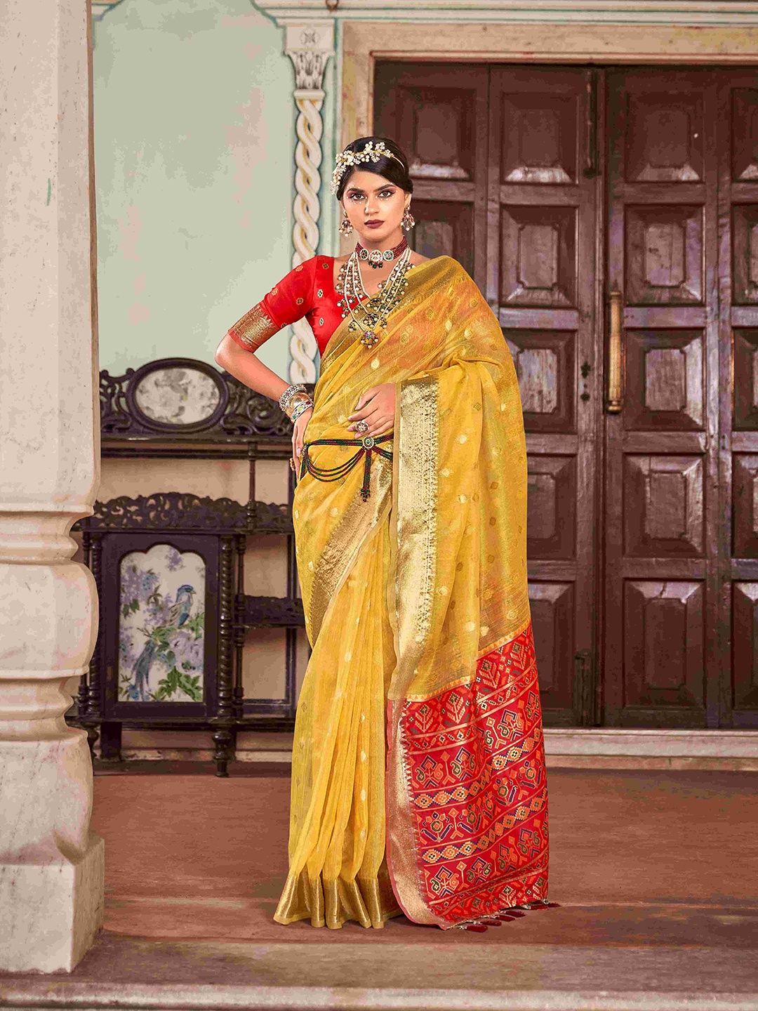 

HEER FASHION Woven Design Zari Sarees, Yellow