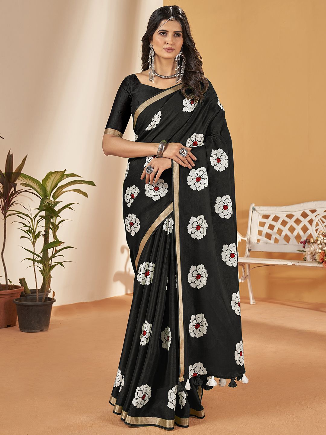 

Panzora Floral Printed Zari Bagh Saree, Black