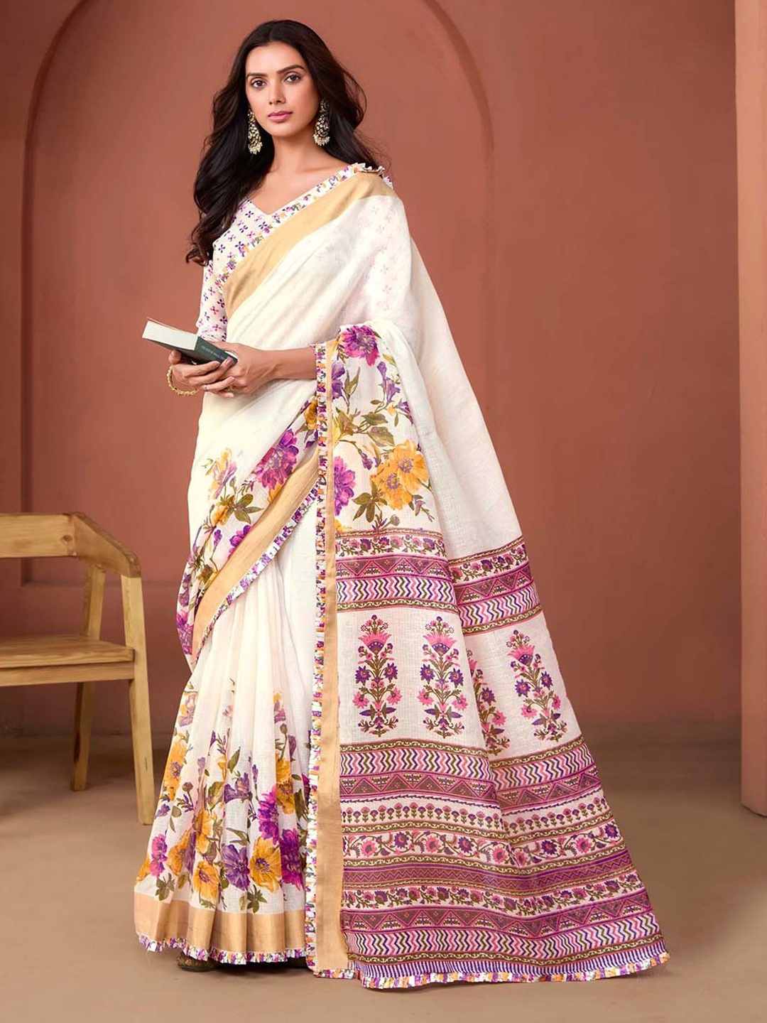 

Panzora Floral Embellished Saree, Purple