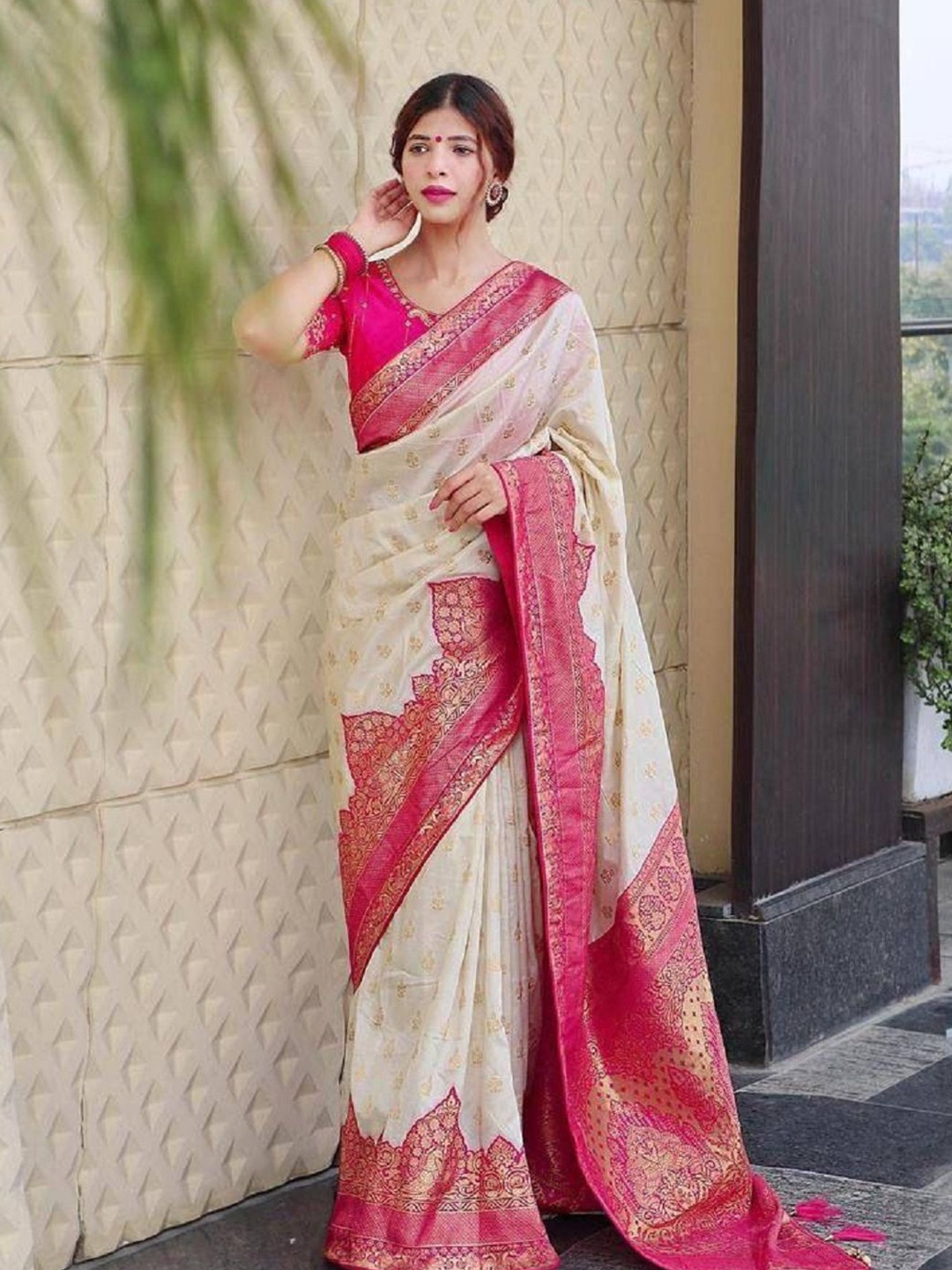 

LADY SHOPI Women's Jacquard Printed Kanjeevaram Saree, White