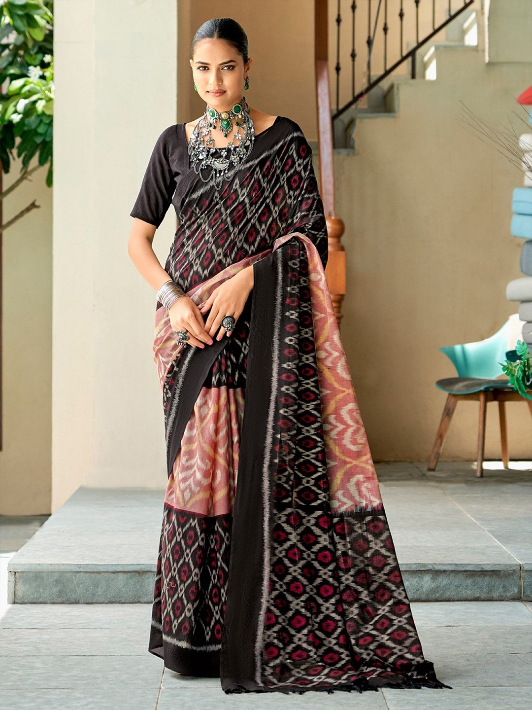 

Panzora Geometric Ikat Saree, Black