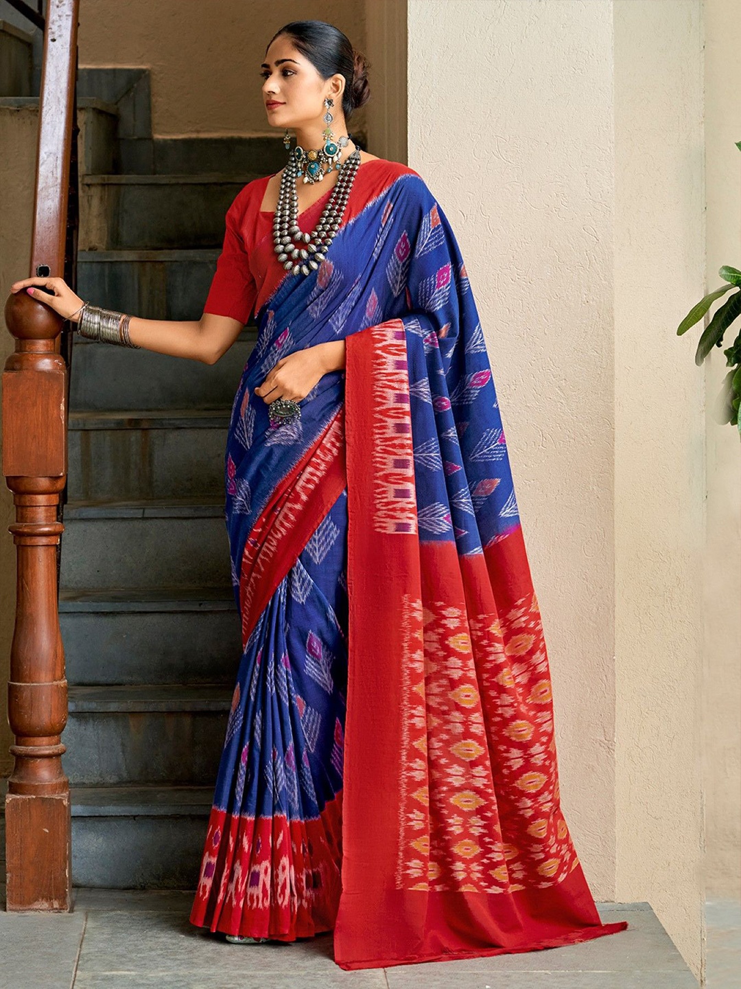 

Panzora Geometric Printed Ikat Saree With Unstitched Blouse Piece, Blue