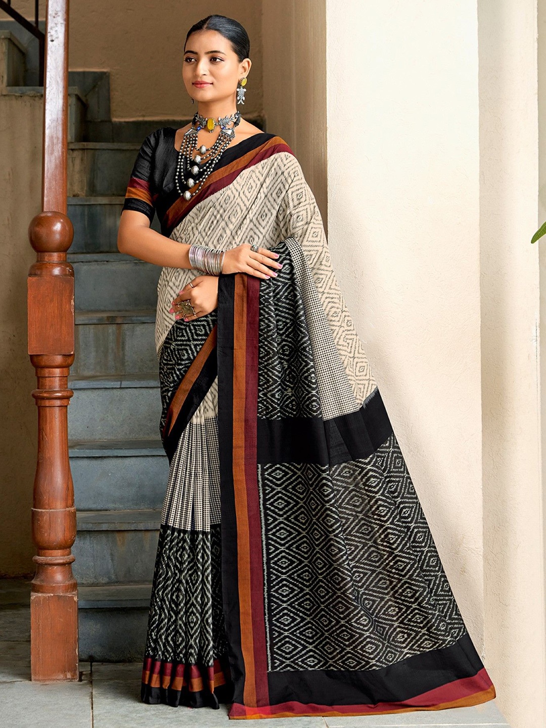 

Panzora Printed Ikat Saree With Unstitched Blouse Piece, Black