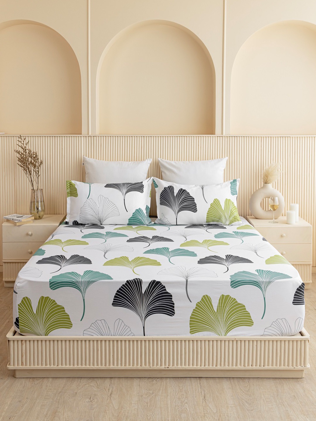 

HOMEMONDE White Floral Printed 210 TC Cotton Fitted Single Bedsheet with 1 Pillow Covers, Blue