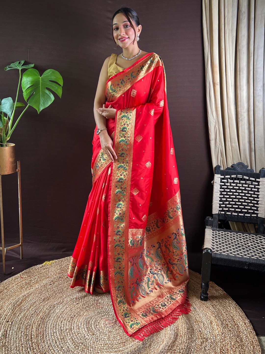 

Panzora Paithani Silk Blend Woven Design Zari Traditional Celebrity Saree, Red