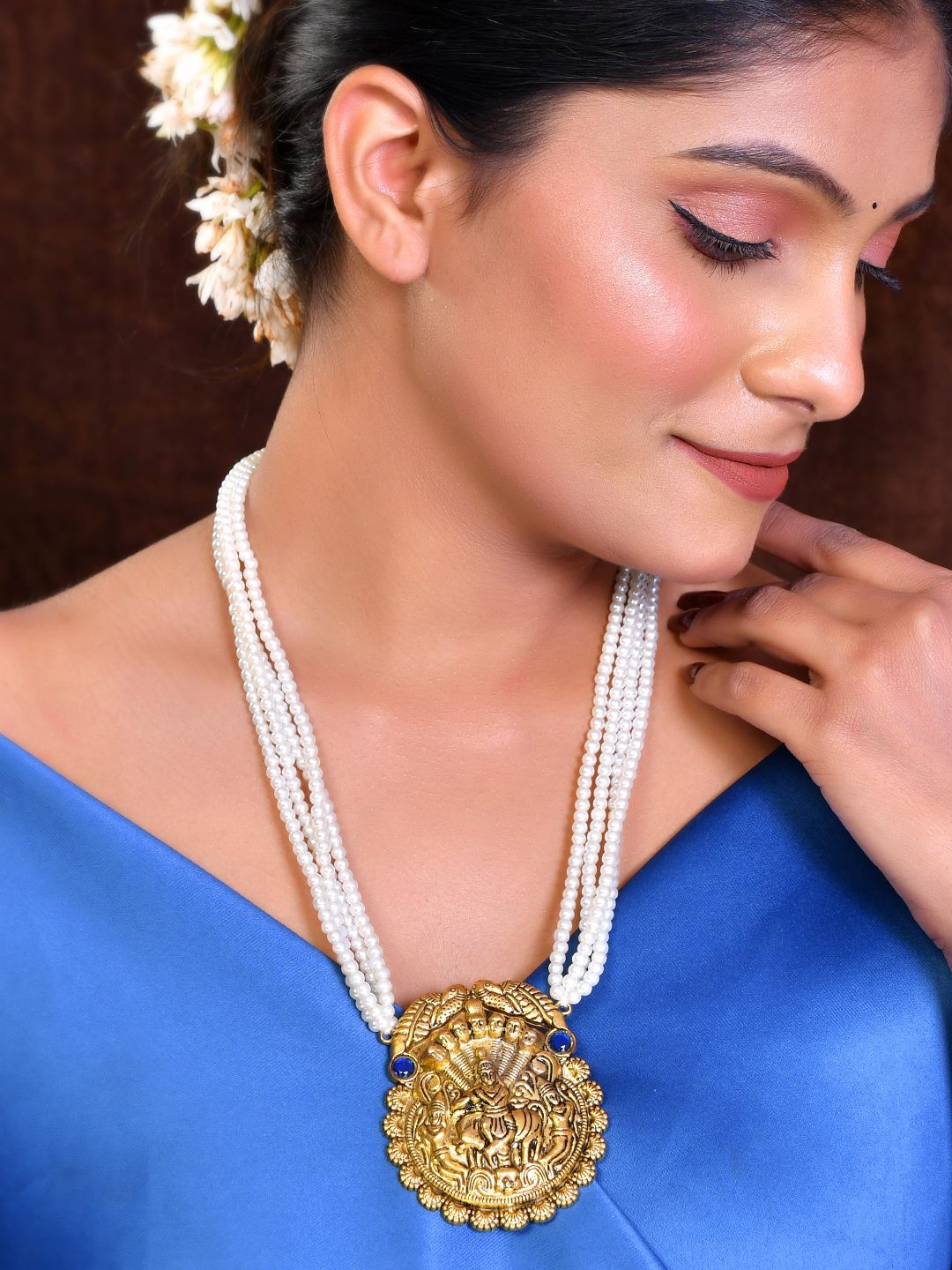 

Silvermerc Designs Gold-Plated Kunden Studded Pendent With Pearls Beaded Layered Necklace