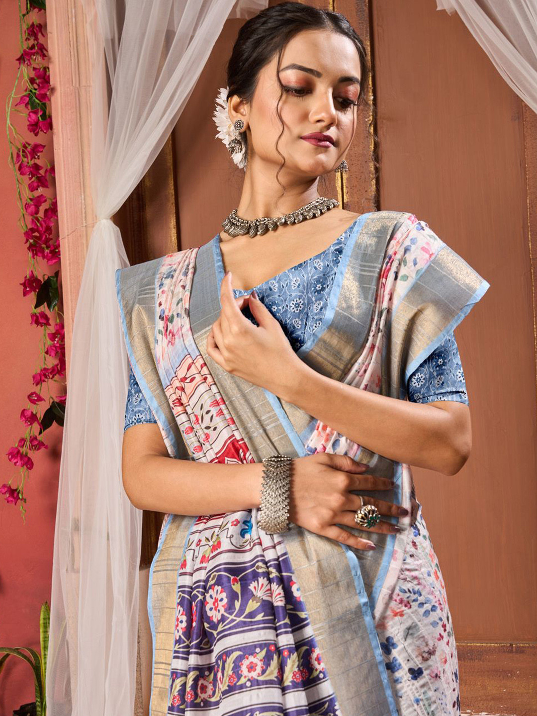 

Mitera Floral Printed Zari Saree, White