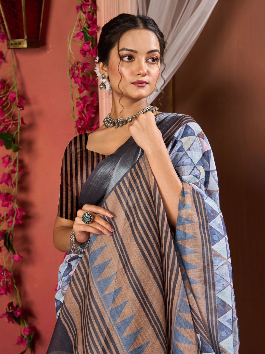 

Mitera Geometric Printed Pure Linen Saree, Blue