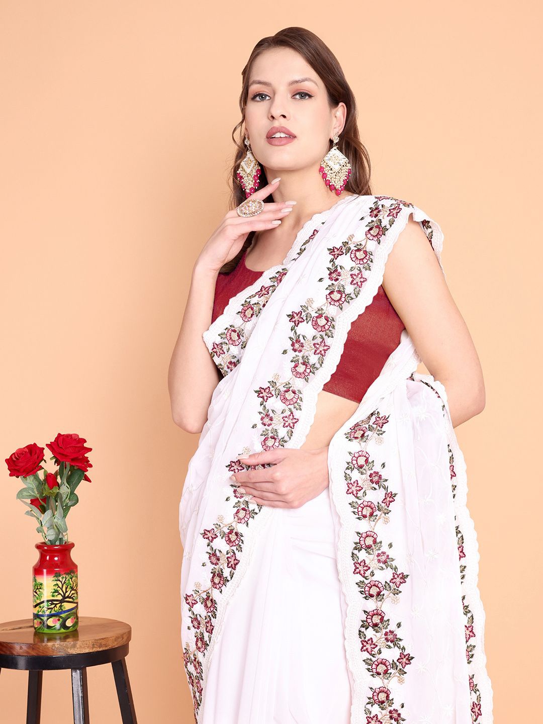 

SAREESBYCHIRAG Floral Embroidered Pure Georgette Saree, White