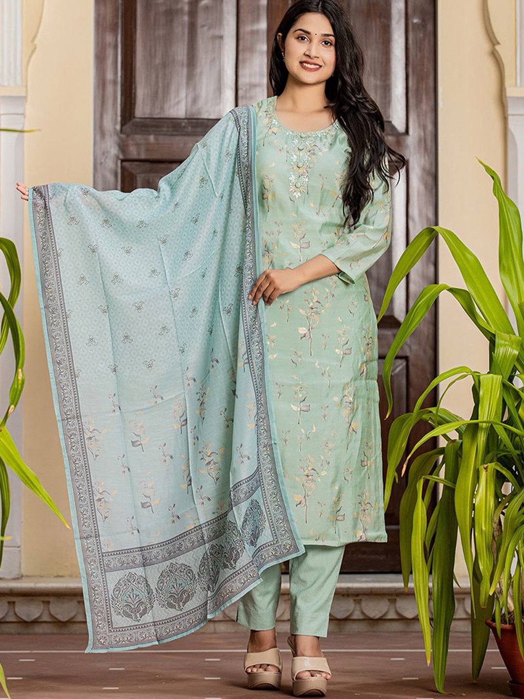 

KAAJH Floral Printed Regular Kurta with Trousers & Dupatta, Blue