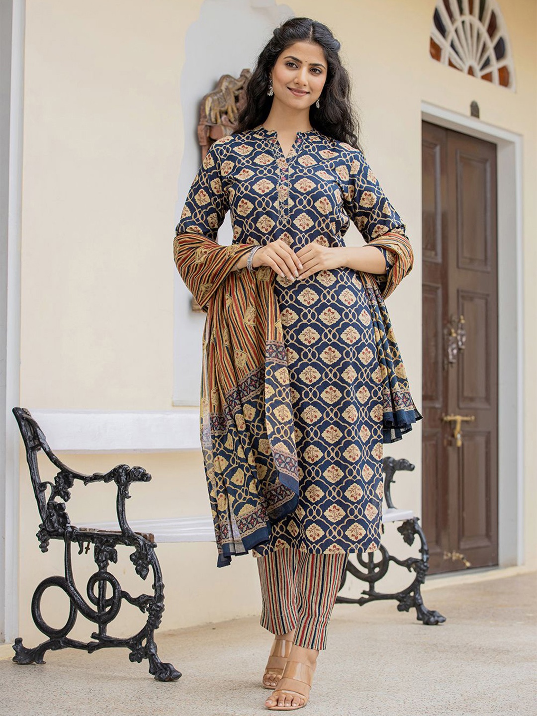 KAAJH Floral Printed Pure Cotton Straight Kurta & Trousers With Dupatta, Blue
