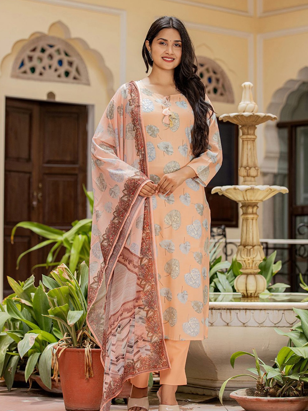 

KAAJH Floral Printed Regular Sequinned Pure Silk Straight Kurta & Trousers With Dupatta, Peach