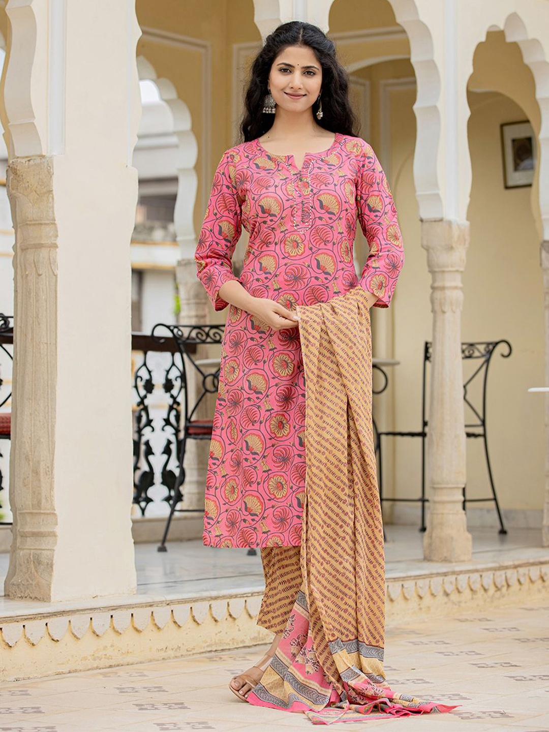 

KAAJH Floral Printed Pure Cotton Straight Kurta & Trousers With Dupatta, Pink