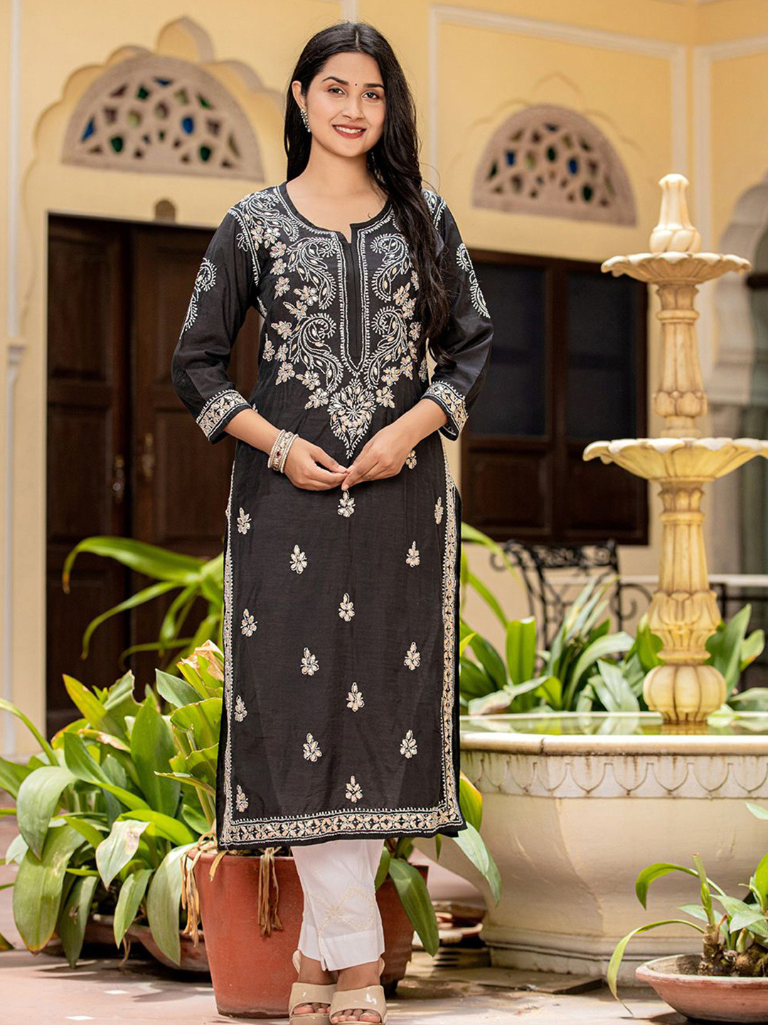 

KAAJH Floral Chikankari Embroidered Pure Cotton Straight Kurta with Trousers, Black