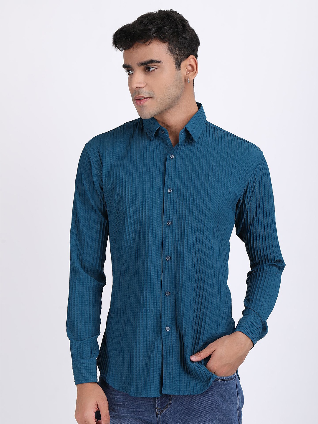 

The Roy Men Comfort Slim Fit Opaque Striped Casual Shirt, Blue