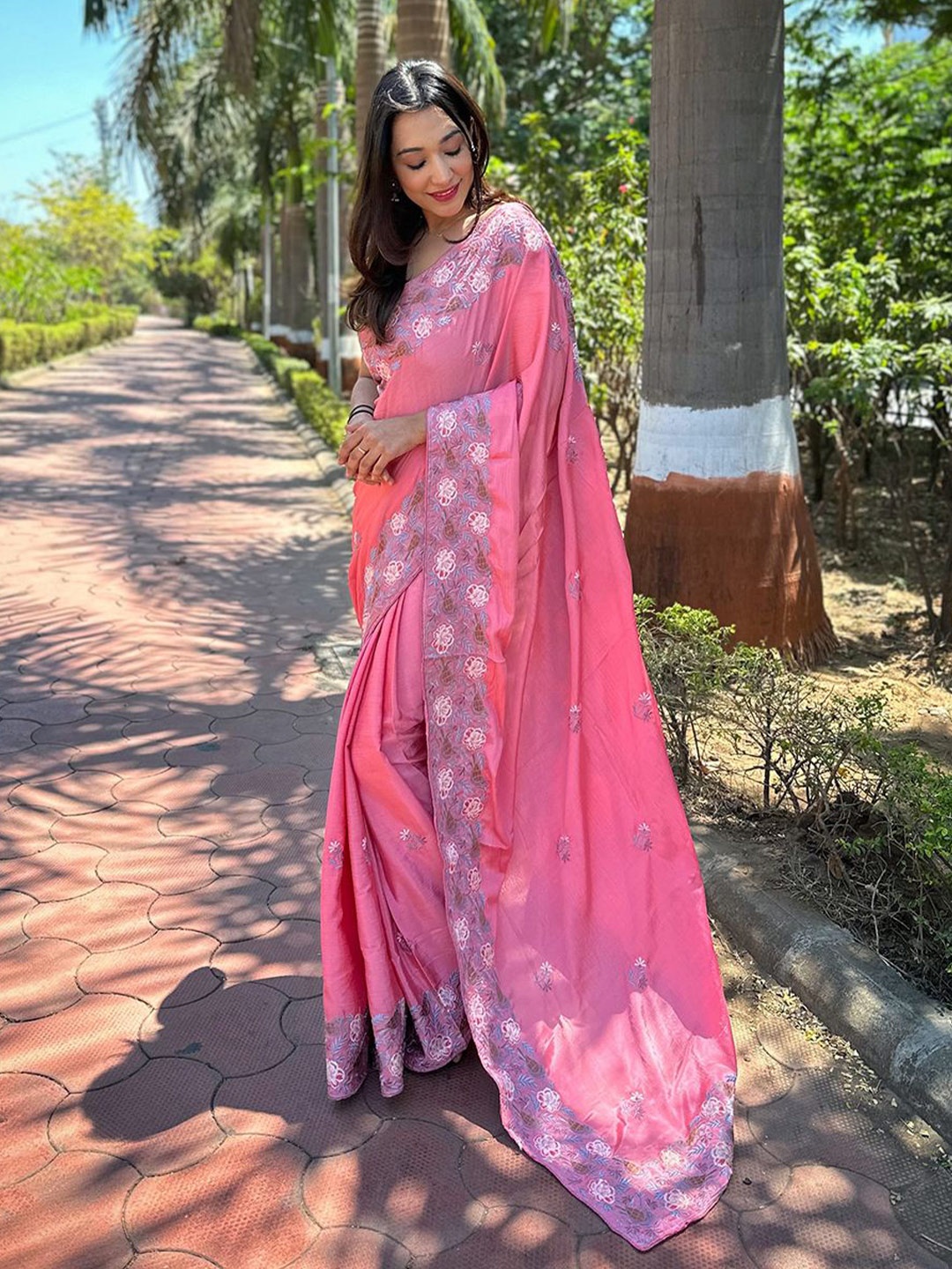 

SAREESBYCHIRAG Floral Embroidered Saree, Pink