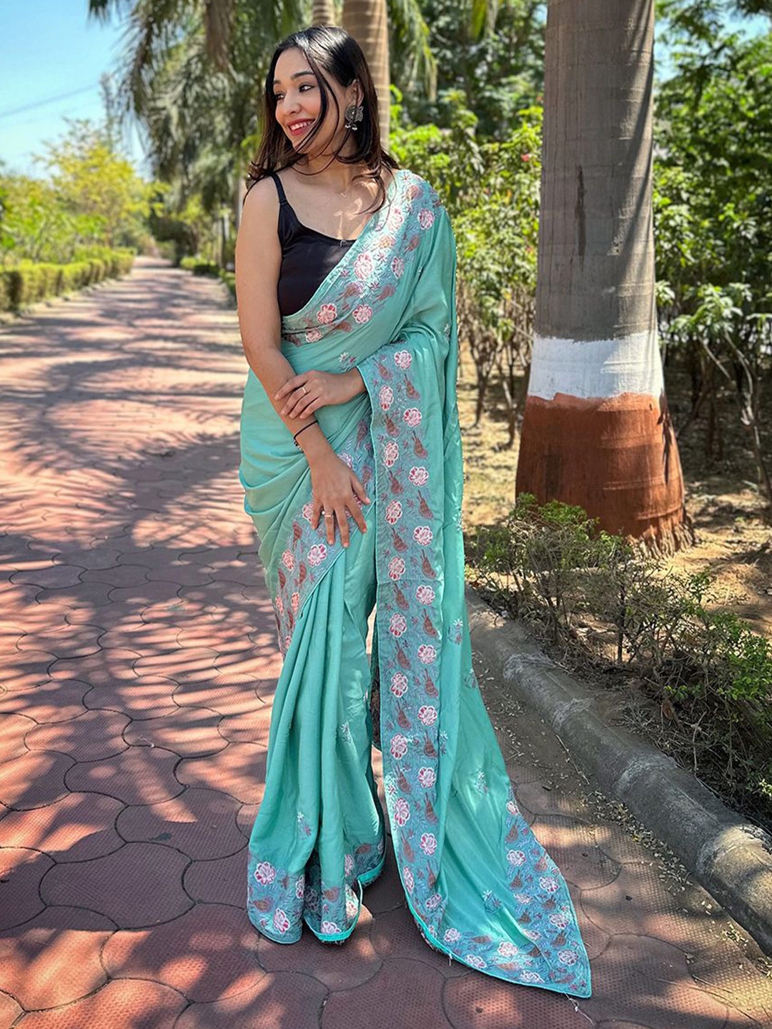 

SAREESBYCHIRAG Floral Embroidered Saree, Sea green