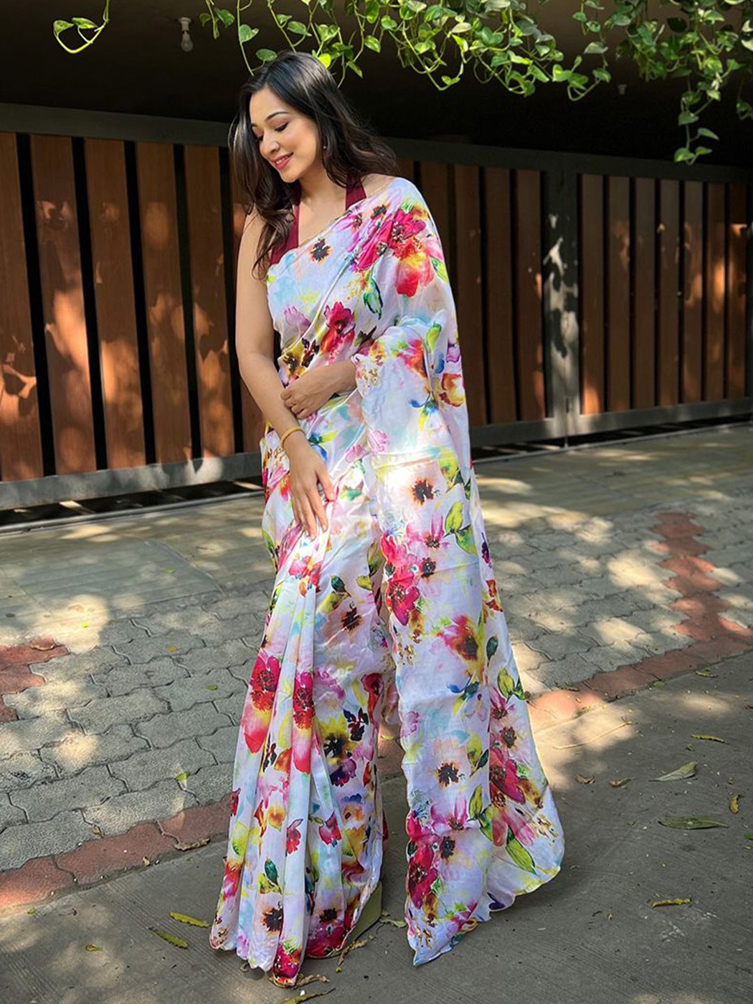 

SAREESBYCHIRAG Satin Floral Festive Celebrity Saree, White