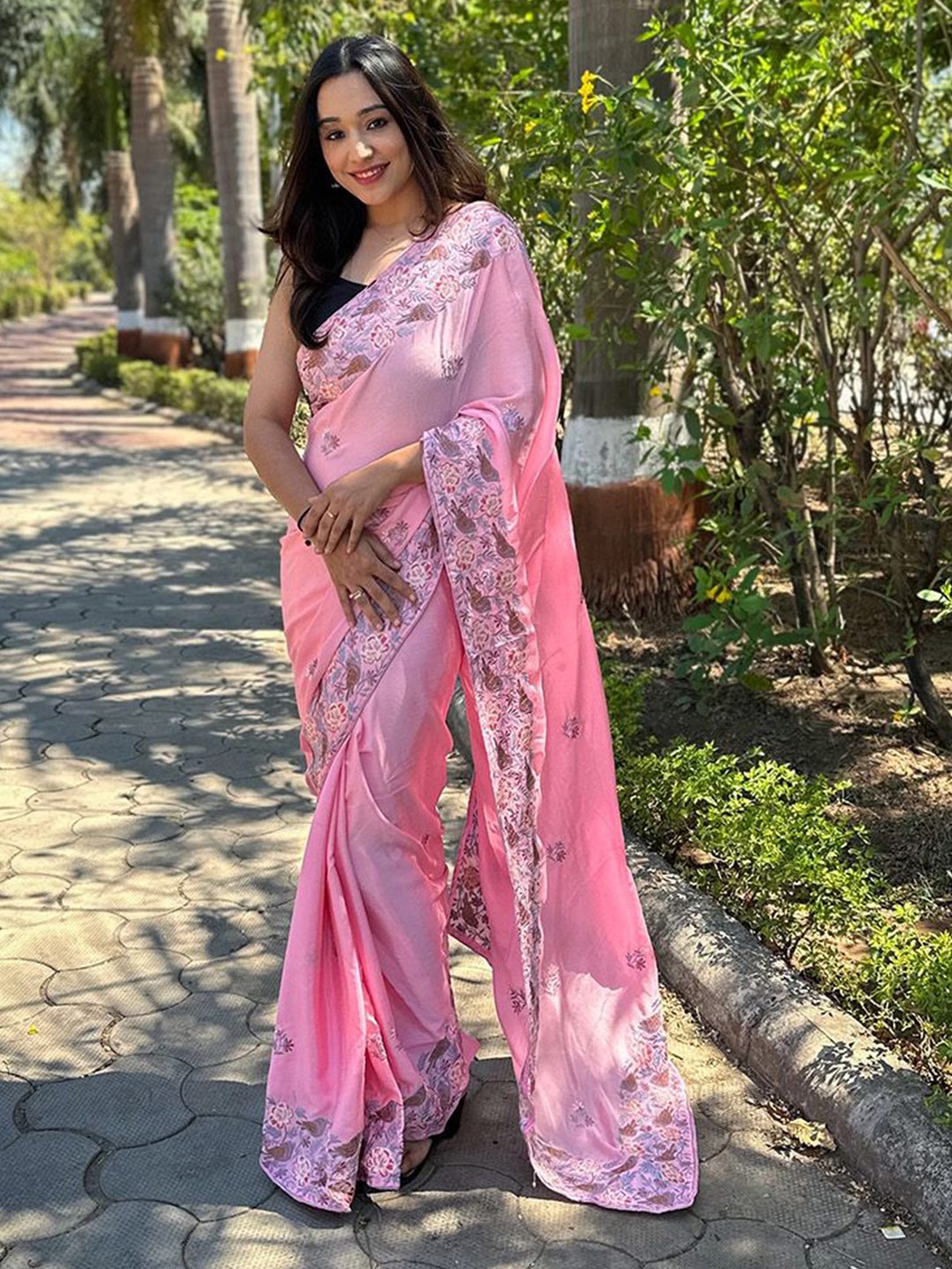 

SAREESBYCHIRAG Floral Embroidered Saree, Pink