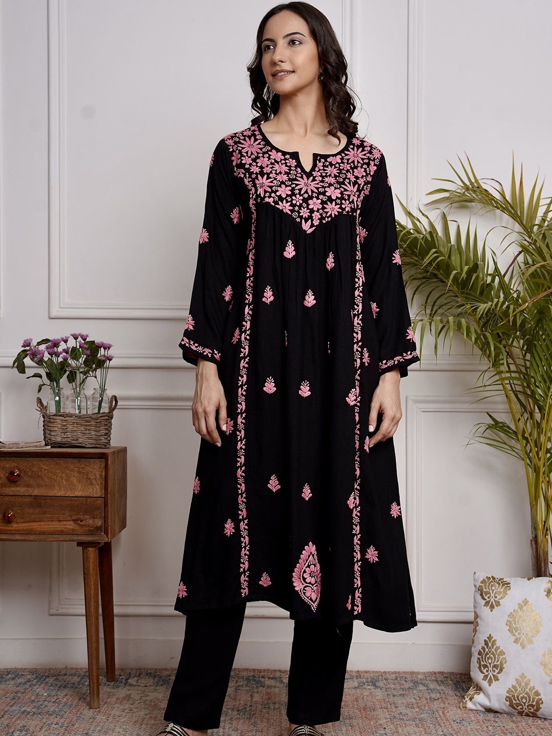 

HOUSE OF KARI Floral Printed Thread Work Cotton Straight Kurta, Black