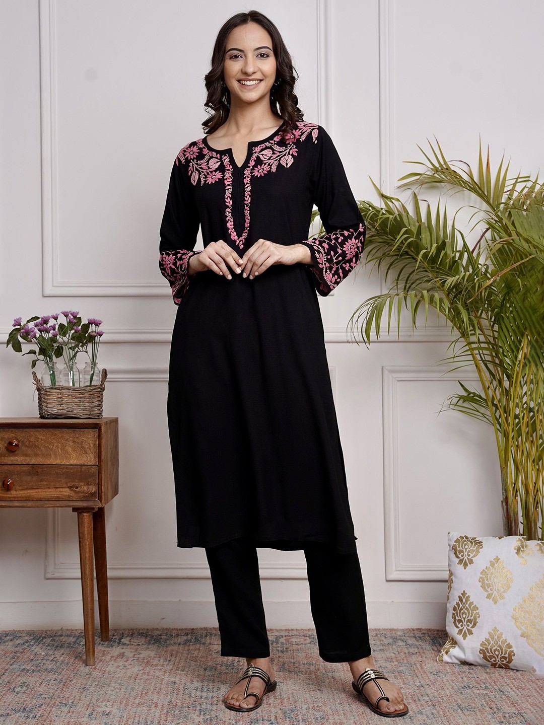 

HOUSE OF KARI Floral Printed Thread Work Cotton Straight Kurta, Black