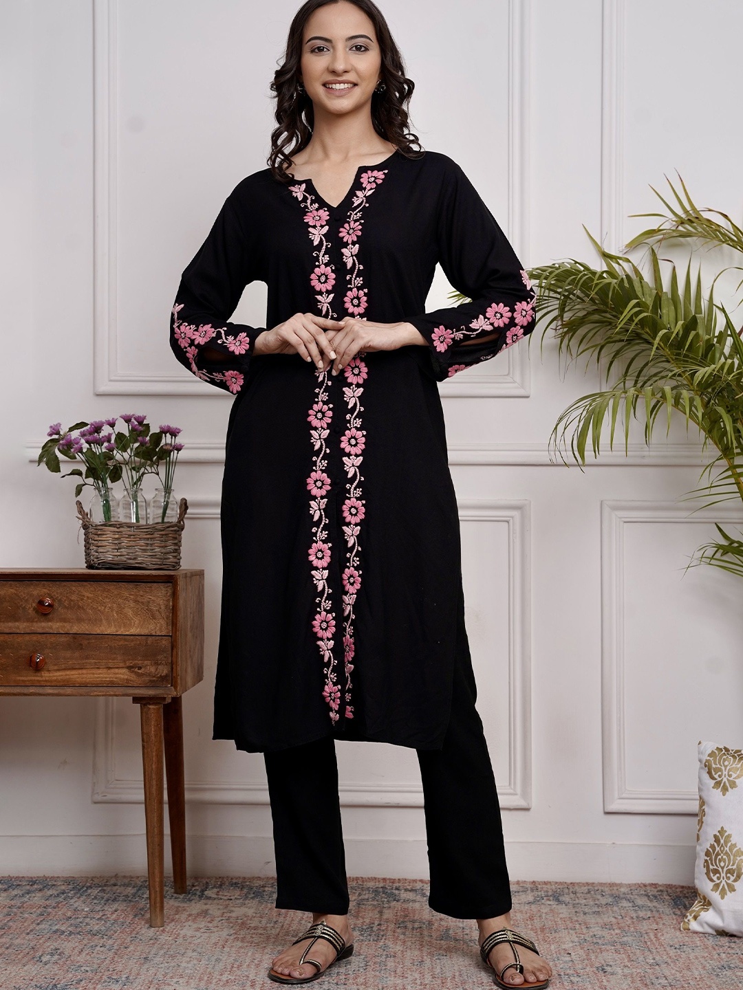 

HOUSE OF KARI Floral Printed Thread Work Cotton Kurta, Black