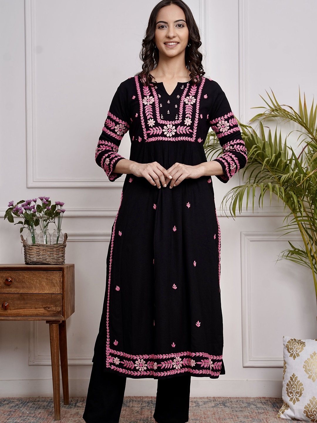 

HOUSE OF KARI Floral Embroidered Thread Work Cotton Straight Kurta, Black