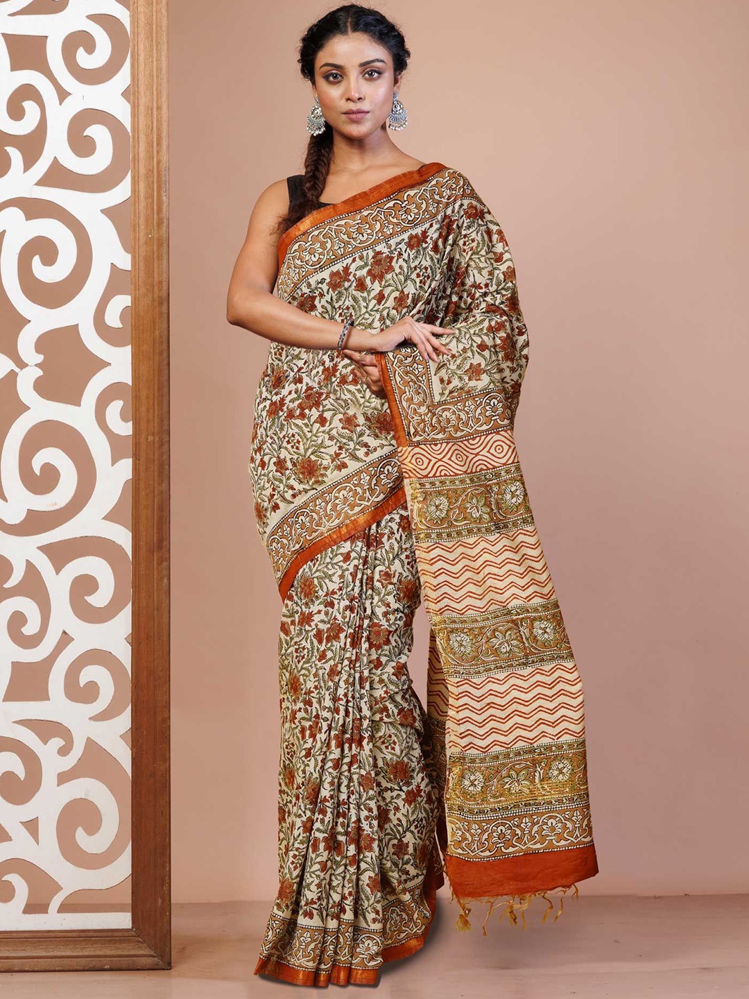 

Unnati Silks Bagru Silk Cotton Floral Zari Traditional Saree, Cream