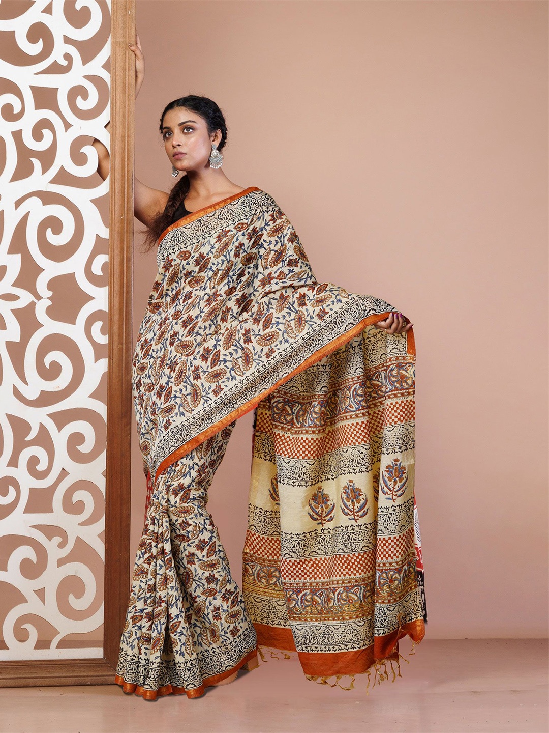 

Unnati Silks Ethnic Motifs Zari Handloom Bagru Saree, Cream