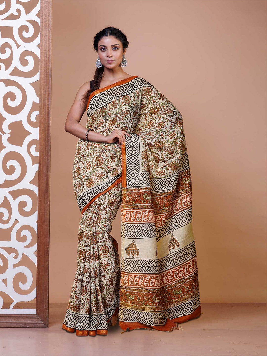 

Unnati Silks Bagru Silk Cotton Floral Zari Handloom Saree, Cream