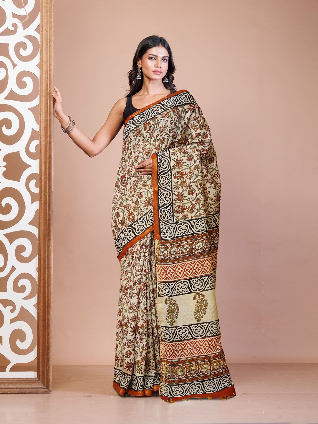 

Unnati Silks Bagru Silk Cotton Floral Zari Traditional Saree, Cream