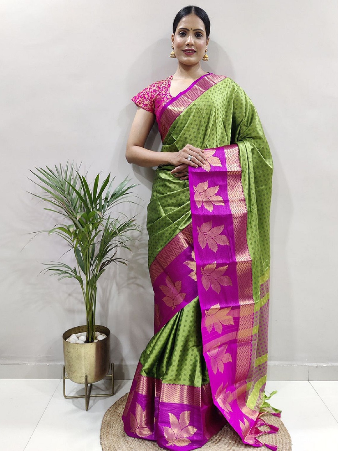 

LADY SHOPI Woven Design Zari Pure Silk Saree, Olive