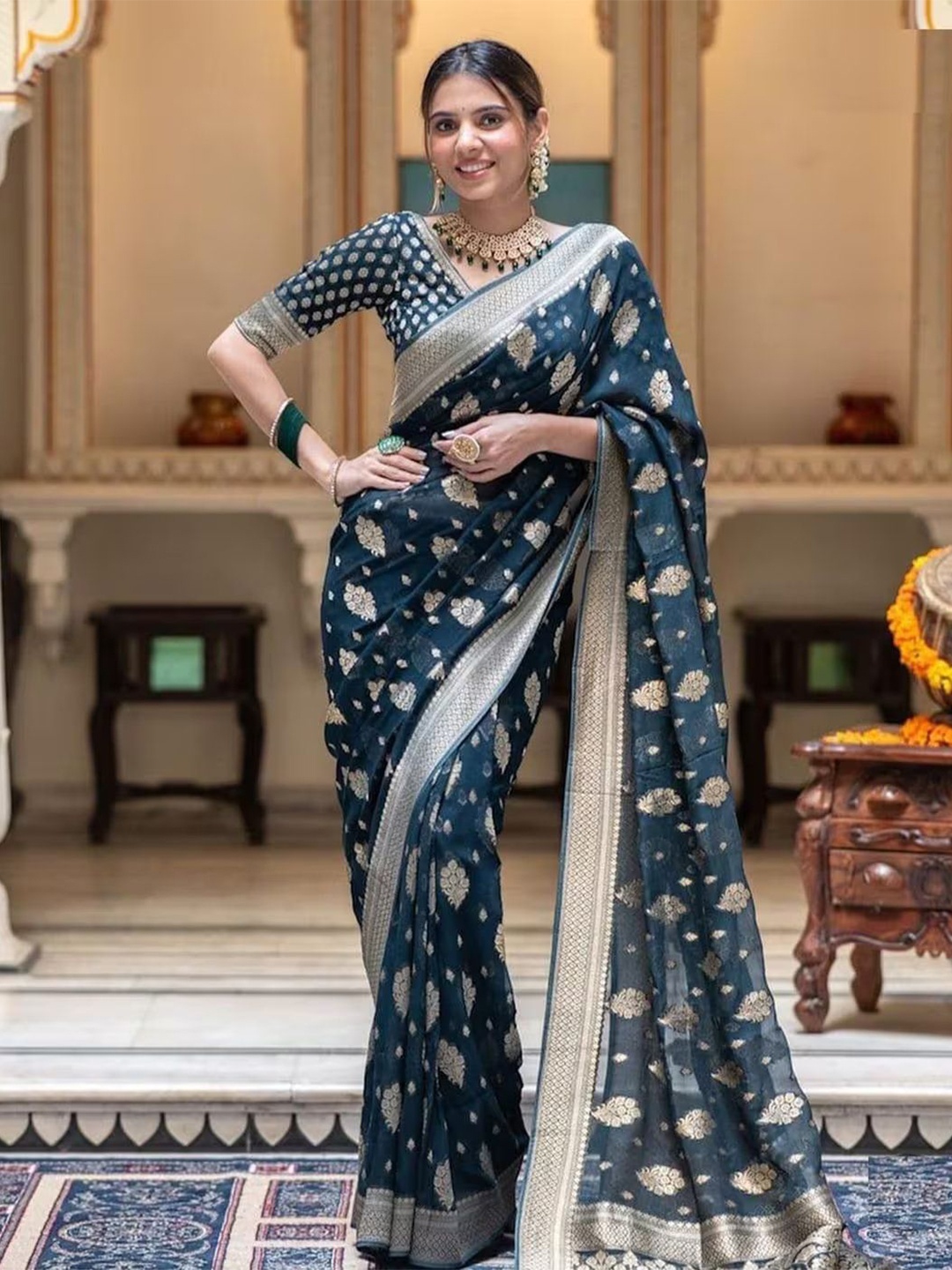 

LADY SHOPI Woven Design Zari Pure Silk Saree, Green